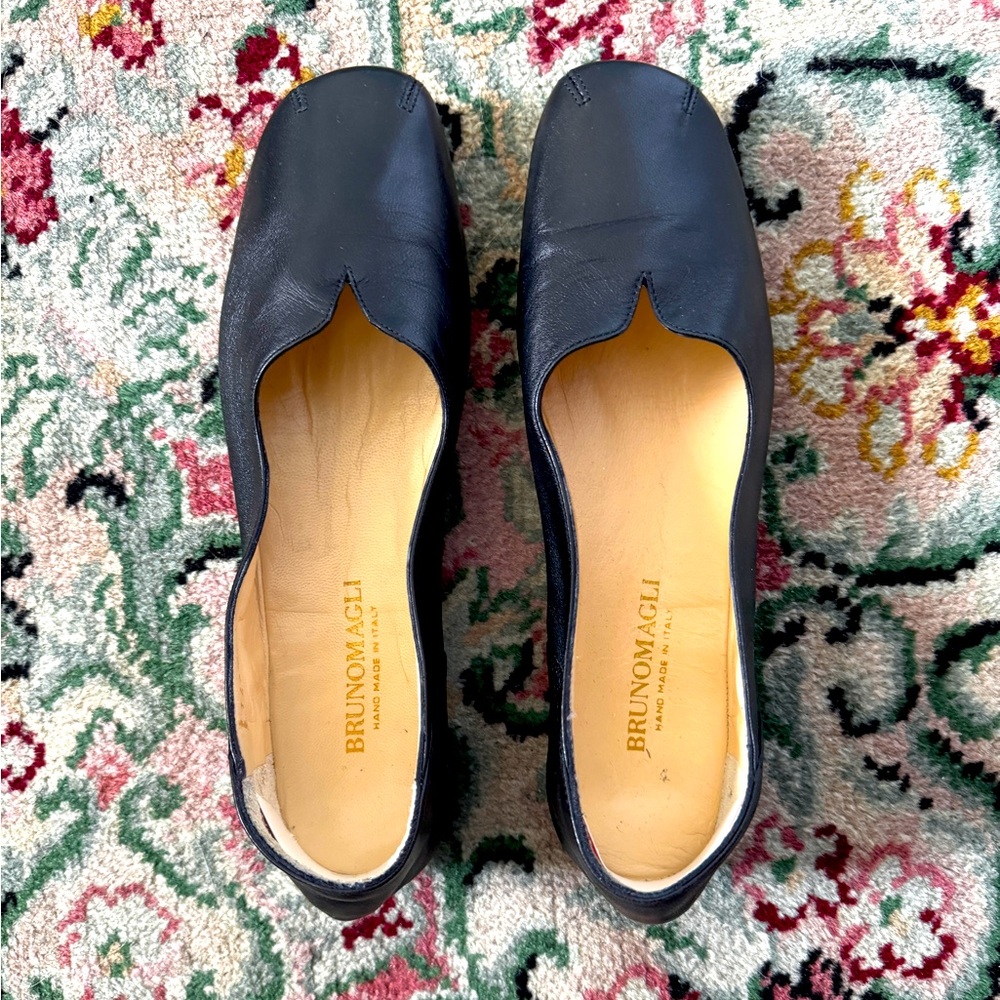 Bruno Magli Crillon black leather flats handmade in Italy never worn